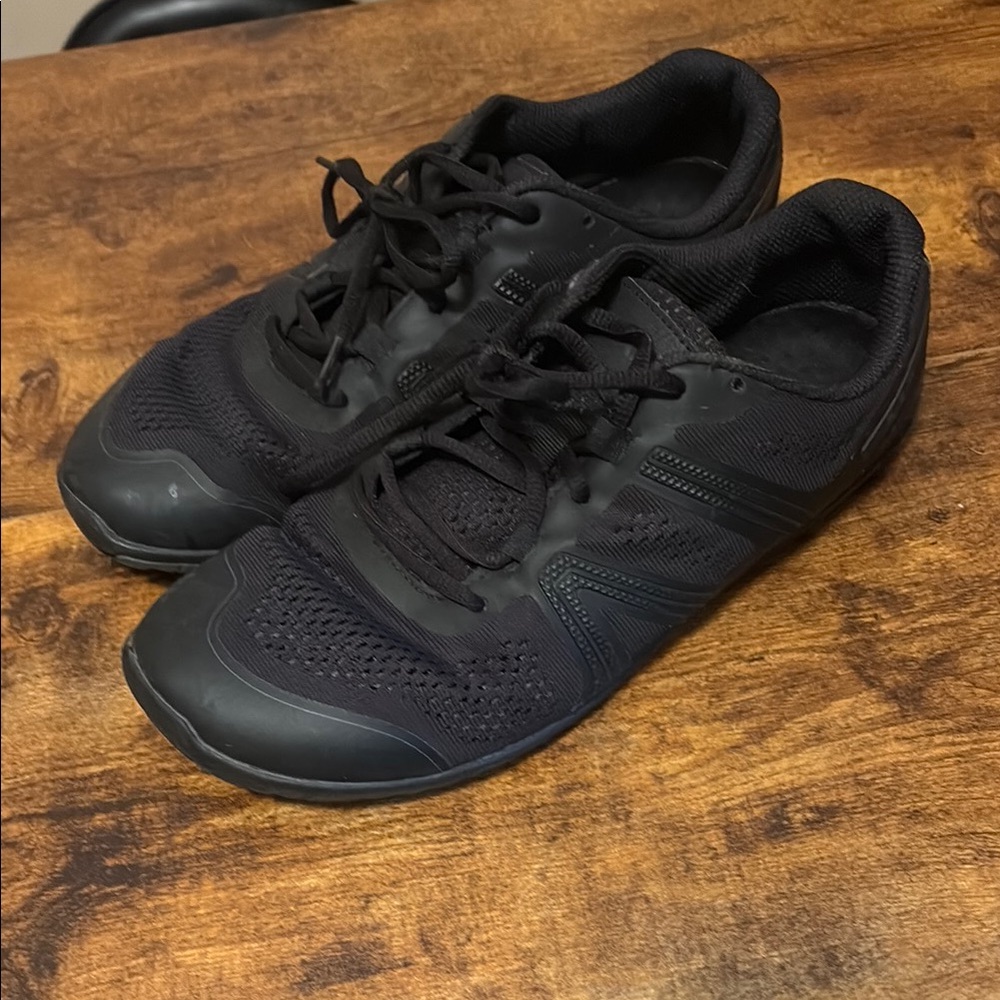 Men's Black Athletic Shoes